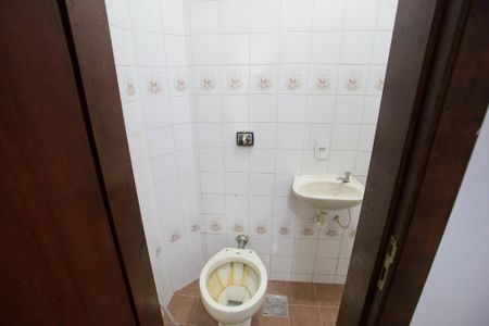 Casa de condomínio para alugar com 290m², 3 quartos e 1 vagaBanheiro de Serviço