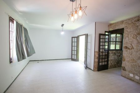 Sala de casa de condomínio para alugar com 3 quartos, 290m² em Anil, Rio de Janeiro