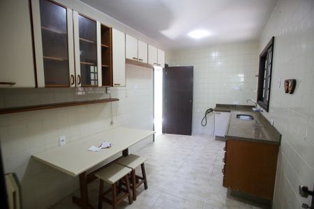 Casa de condomínio para alugar com 290m², 3 quartos e 1 vagaCozinha