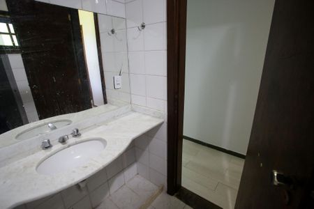 Casa de condomínio para alugar com 290m², 3 quartos e 1 vagaBanheiro Social