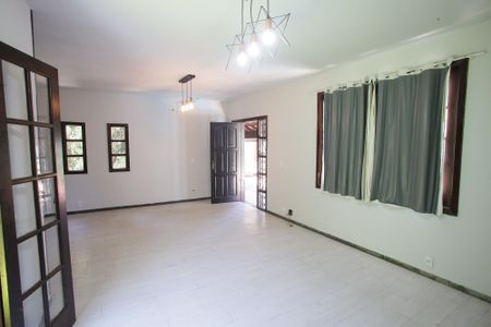 Casa de condomínio para alugar com 290m², 3 quartos e 1 vagaSala