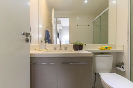 Apartamento à venda com 69m², 2 quartos e 1 vaga Apartamento à venda com 69m², 2 quartos e 1 vagaBanheiro da Suíte