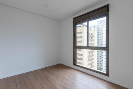Apartamento à venda com 107m², 3 quartos e 2 vagasQuarto 2