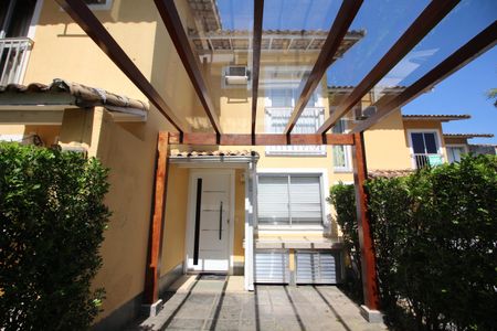 Casa de condomínio à venda com 90m², 2 quartos e 1 vagaFachada