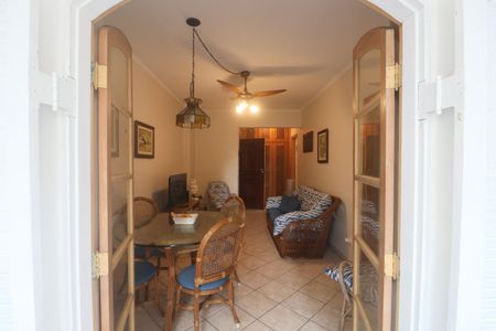 Sala de apartamento para alugar com 2 quartos, 65m² em Jardim Las Palmas, Guarujá