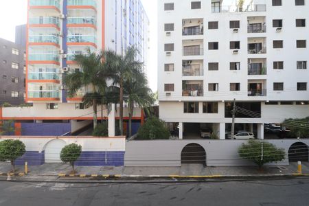 Vista de apartamento para alugar com 2 quartos, 65m² em Jardim Las Palmas, Guarujá