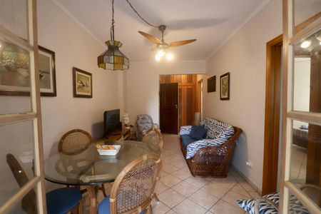 Sala de apartamento para alugar com 2 quartos, 65m² em Jardim Las Palmas, Guarujá