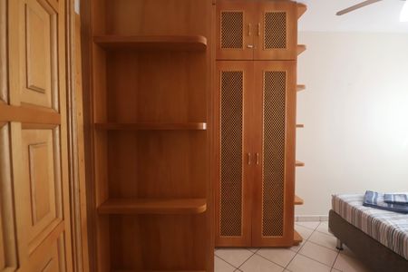 Quarto de apartamento para alugar com 2 quartos, 65m² em Jardim Las Palmas, Guarujá