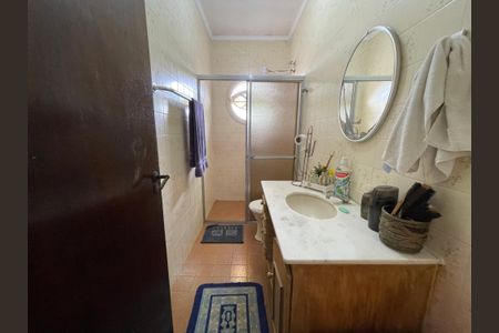 Casa à venda com 180m², 4 quartos e 6 vagasBanheiro 2