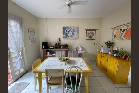 Casa à venda com 180m², 4 quartos e 6 vagasCozinha