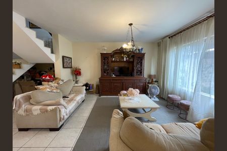 Casa à venda com 180m², 4 quartos e 6 vagasSala