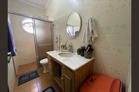 Casa à venda com 180m², 4 quartos e 6 vagasBanheiro 2