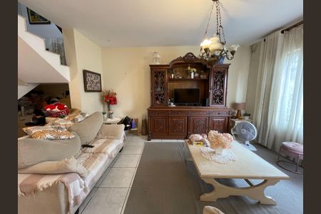 Casa à venda com 180m², 4 quartos e 6 vagasSala