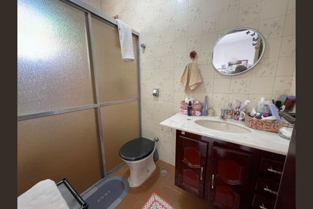 Casa à venda com 180m², 4 quartos e 6 vagasBanheiro 1