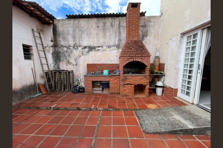 Casa à venda com 180m², 4 quartos e 6 vagasQuintal / Churrasqueira