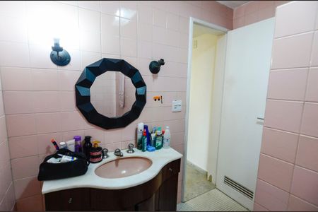 Apartamento à venda com 155m², 3 quartos e 1 vaga Apartamento à venda com 155m², 3 quartos e 1 vagaBanheiro Social