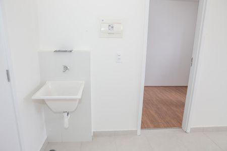 Sala e cozinha de apartamento para alugar com 1 quarto, 27m² em Parque Industrial Tomas Edson, São Paulo