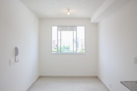 Sala e cozinha de apartamento para alugar com 1 quarto, 27m² em Parque Industrial Tomas Edson, São Paulo