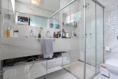 Casa à venda com 268m², 5 quartos e 4 vagasBanheiro da suíte 2