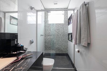 Casa à venda com 268m², 5 quartos e 4 vagasBanheiro social 