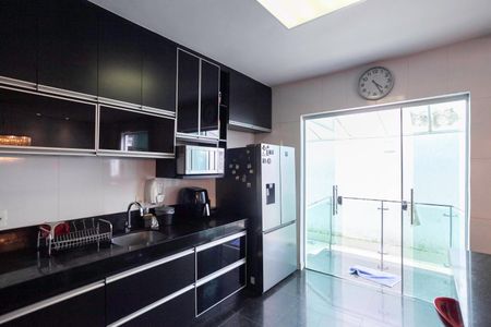 Casa à venda com 268m², 5 quartos e 4 vagasCozinha