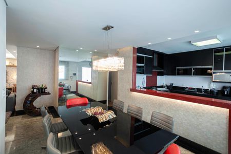 Casa à venda com 268m², 5 quartos e 4 vagasSala 2