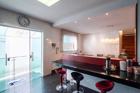 Casa à venda com 268m², 5 quartos e 4 vagasCozinha