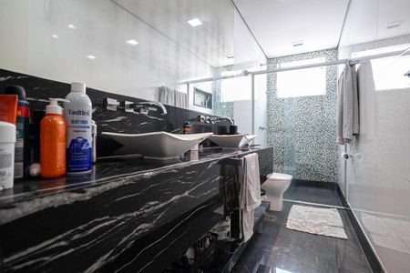 Casa à venda com 268m², 5 quartos e 4 vagasBanheiro social 