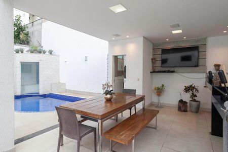 Casa à venda com 268m², 5 quartos e 4 vagasÁrea gourmet