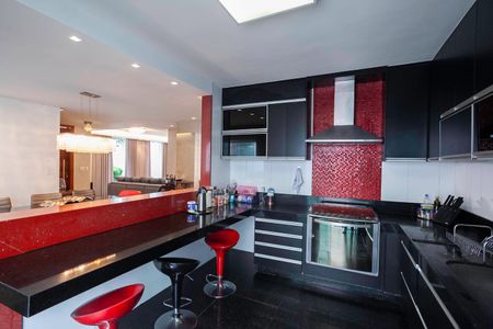 Casa à venda com 268m², 5 quartos e 4 vagasCozinha