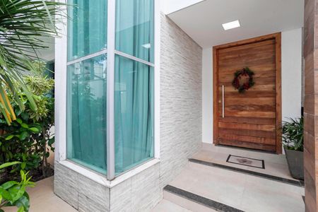 Casa à venda com 268m², 5 quartos e 4 vagasEntrada