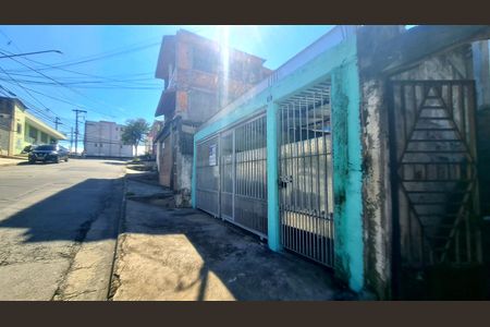 Fachada do imóvel com placa QuintoAndar de casa para alugar com 1 quarto, 30m² em Jardim Rosa de Franca, Guarulhos