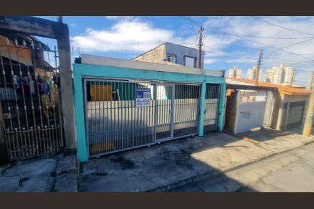 Casa para alugar com 30m², 1 quarto e sem vaga Casa para alugar com 30m², 1 quarto e sem vagaFachada do imóvel com placa QuintoAndar