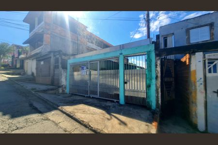 Fachada do imóvel com placa QuintoAndar de casa para alugar com 1 quarto, 30m² em Jardim Rosa de Franca, Guarulhos