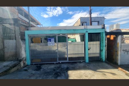 Casa para alugar com 30m², 1 quarto e sem vaga Casa para alugar com 30m², 1 quarto e sem vagaFachada do imóvel com placa QuintoAndar