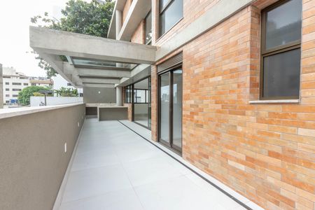 Apartamento à venda com 182m², 3 quartos e 2 vagas Apartamento à venda com 182m², 3 quartos e 2 vagasTerraço