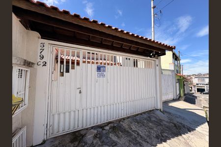 Casa à venda com 200m², 3 quartos e 4 vagasFachada + plaquinha 