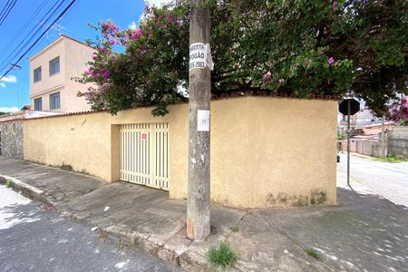 Casa à venda com 360m², 3 quartos e 4 vagasFachada