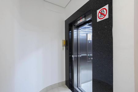 Apartamento à venda com 80m², 3 quartos e 2 vagasHall social