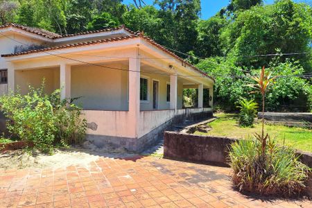 Casa para alugar com 3000m², 6 quartos e 2 vagasQuintal