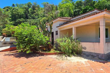 Casa para alugar com 3000m², 6 quartos e 2 vagasQuintal