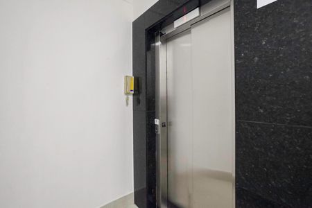 Apartamento à venda com 140m², 3 quartos e 2 vagas Apartamento à venda com 140m², 3 quartos e 2 vagasHall social