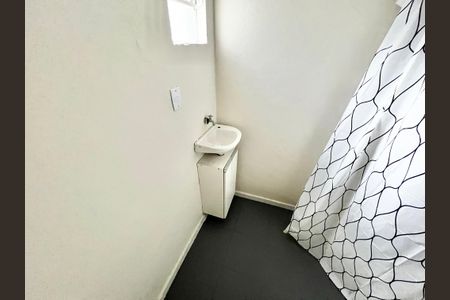 Banheiro de casa para alugar com 1 quarto, 42m² em Jardim do Colegio (zona Norte), São Paulo