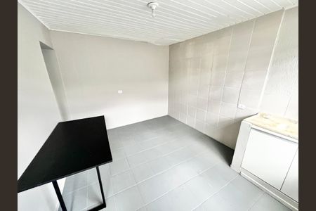 Cozinha de casa para alugar com 1 quarto, 42m² em Jardim do Colegio (zona Norte), São Paulo