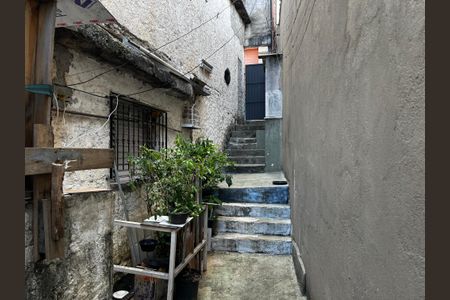 Casa para alugar com 42m², 1 quarto e sem vaga Casa para alugar com 42m², 1 quarto e sem vagaEscada