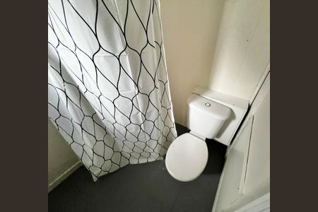 Banheiro de casa para alugar com 1 quarto, 42m² em Jardim do Colegio (zona Norte), São Paulo