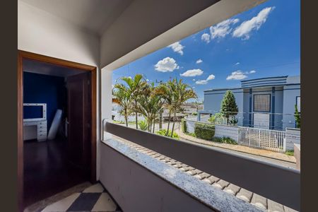 Casa à venda com 300m², 3 quartos e 3 vagasFoto 01