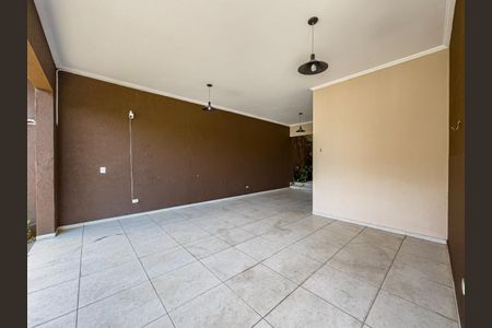 Casa à venda com 300m², 3 quartos e 3 vagasFoto 01