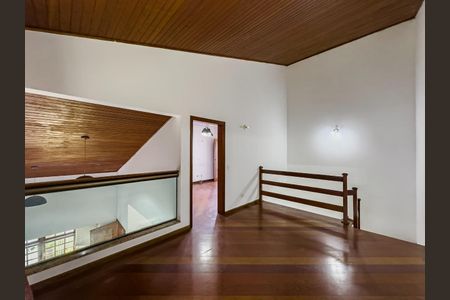 Casa à venda com 300m², 3 quartos e 3 vagasFoto 01