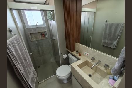 Apartamento à venda com 72m², 2 quartos e 2 vagas Apartamento à venda com 72m², 2 quartos e 2 vagasBanheiro da Suíte 1